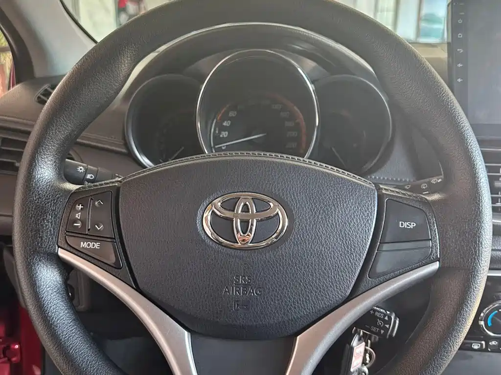 Toyota Yaris L — фото 14