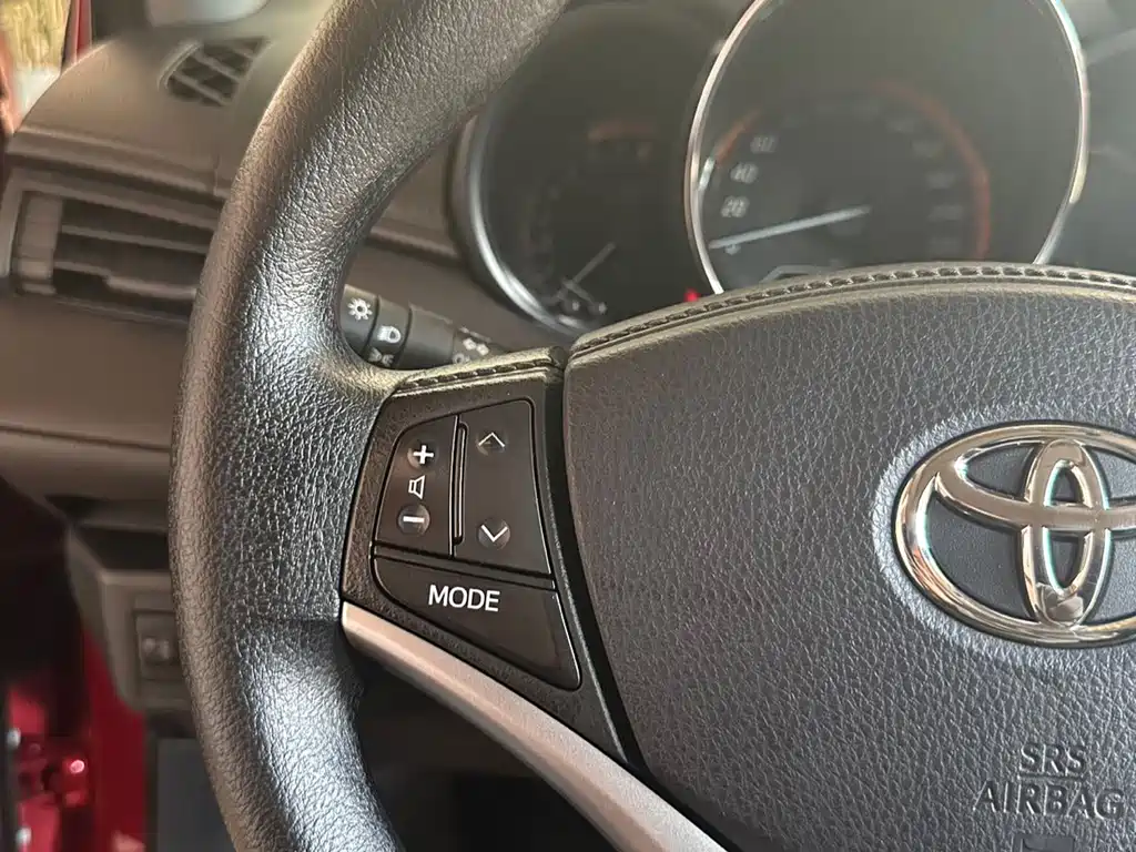 Toyota Yaris L — фото 15