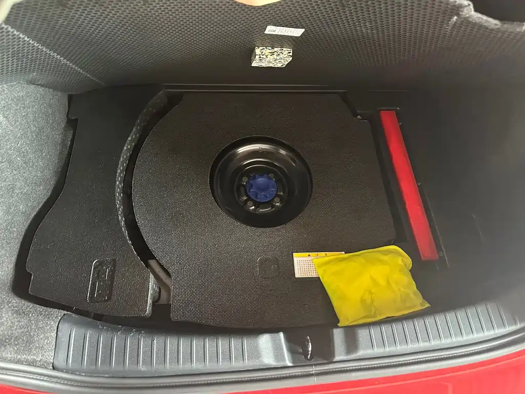 Toyota Yaris L — фото 20