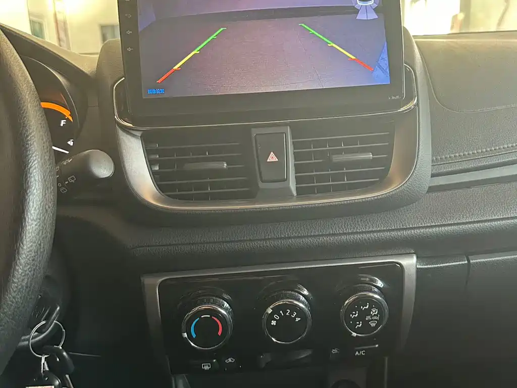 Toyota Yaris L — фото 21