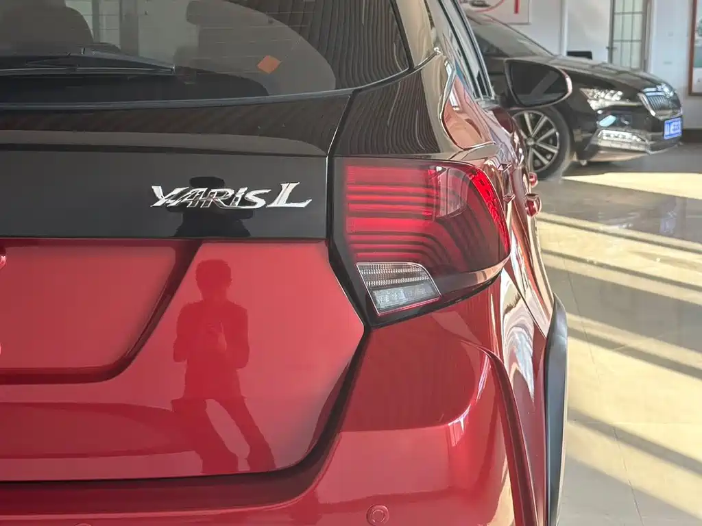 Toyota Yaris L — фото 8