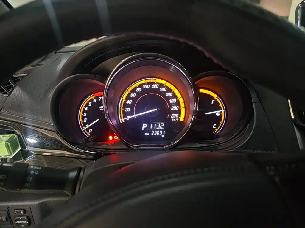Toyota Yaris L — фото 15