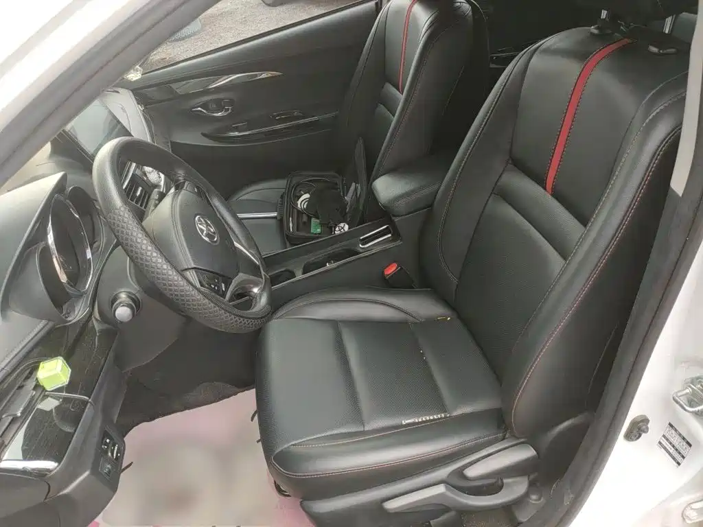 Toyota Yaris L — фото 18