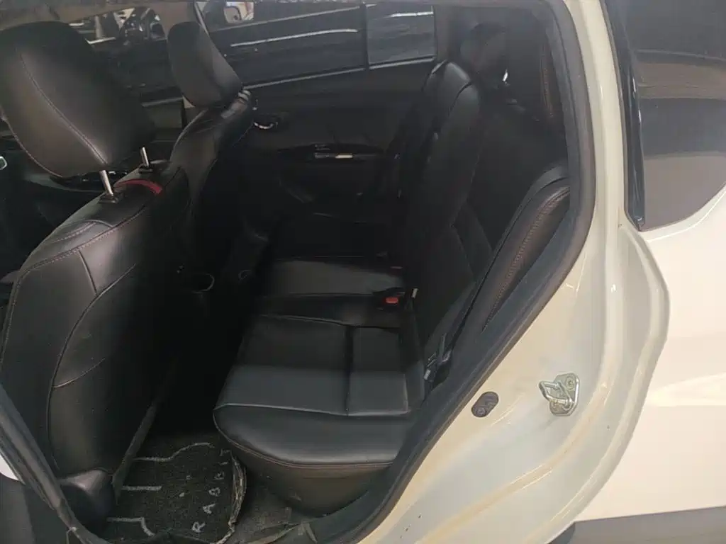 Toyota Yaris L — фото 20