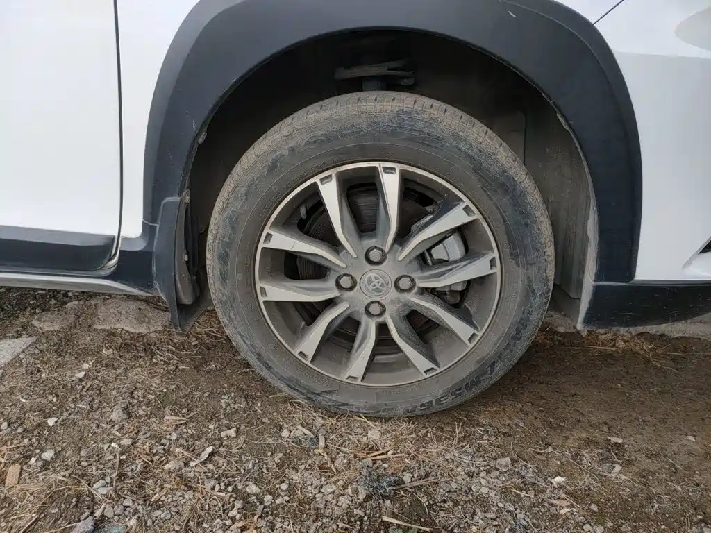 Toyota Yaris L — фото 10