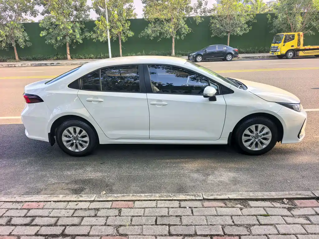 Toyota Corolla — фото 4
