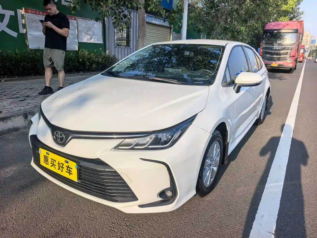 Toyota Corolla — фото 1