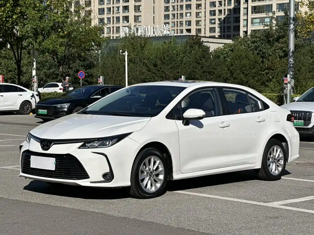 Toyota Corolla — фото 1