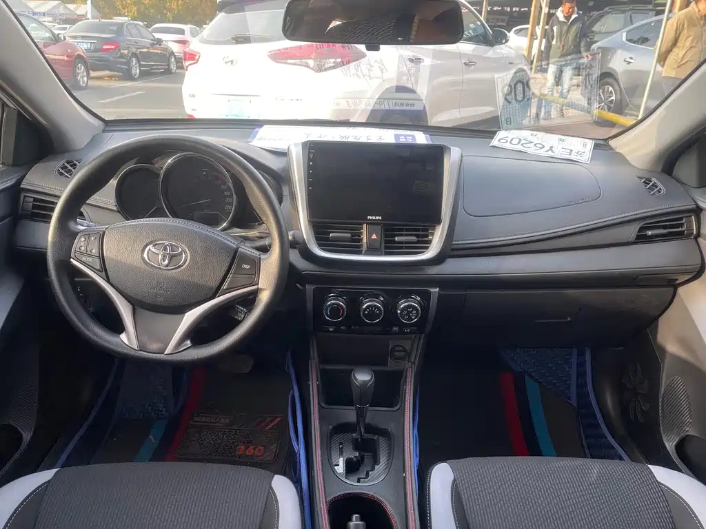 Toyota Yaris L — фото 9