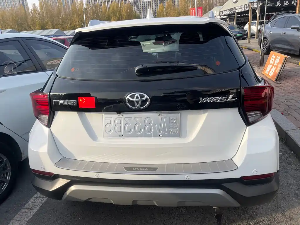 Toyota Yaris L — фото 10