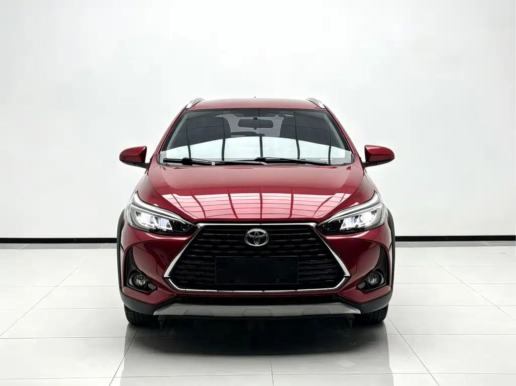 Toyota Yaris L — фото 2