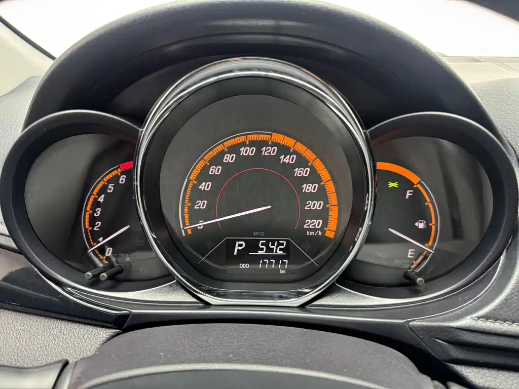Toyota Yaris L — фото 11
