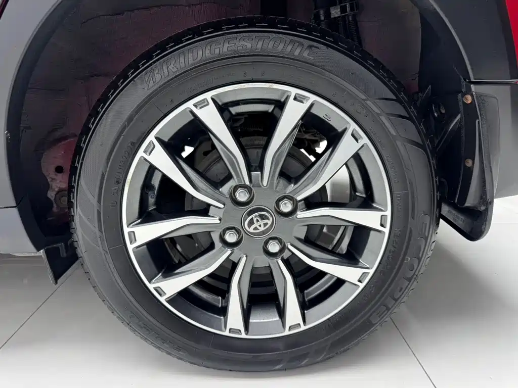 Toyota Yaris L — фото 13