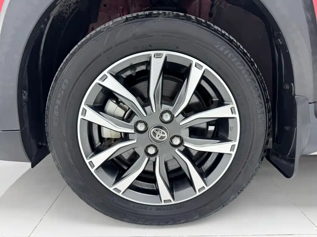 Toyota Yaris L — фото 14