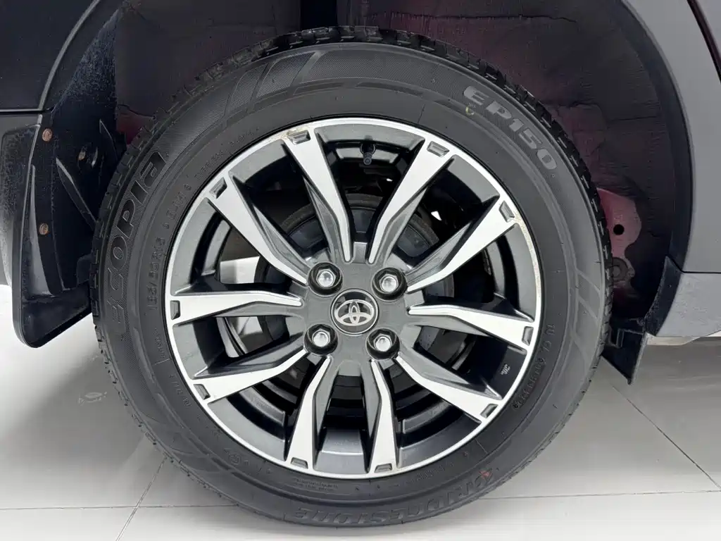 Toyota Yaris L — фото 15