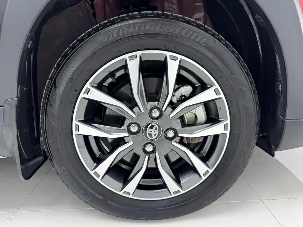 Toyota Yaris L — фото 16