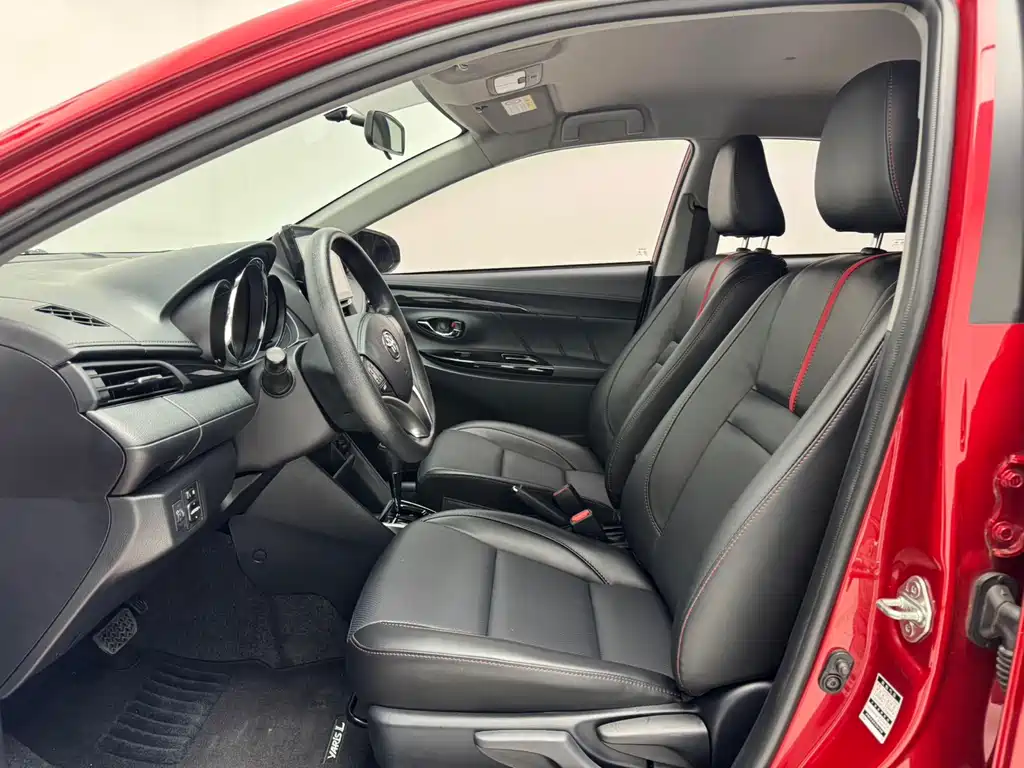 Toyota Yaris L — фото 7