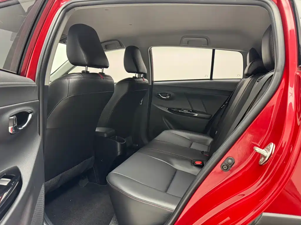 Toyota Yaris L — фото 8