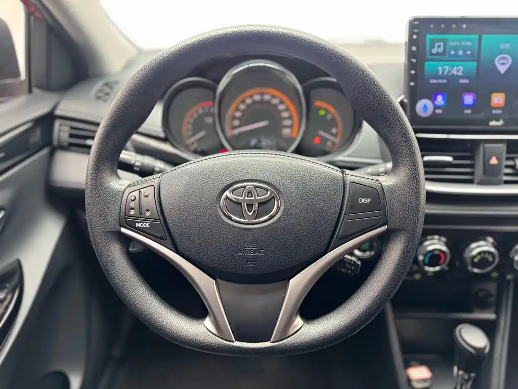 Toyota Yaris L — фото 10