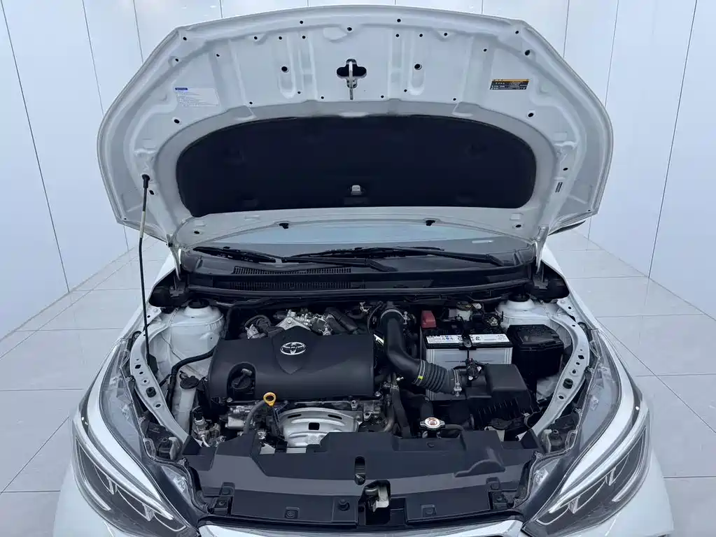 Toyota Yaris L — фото 11