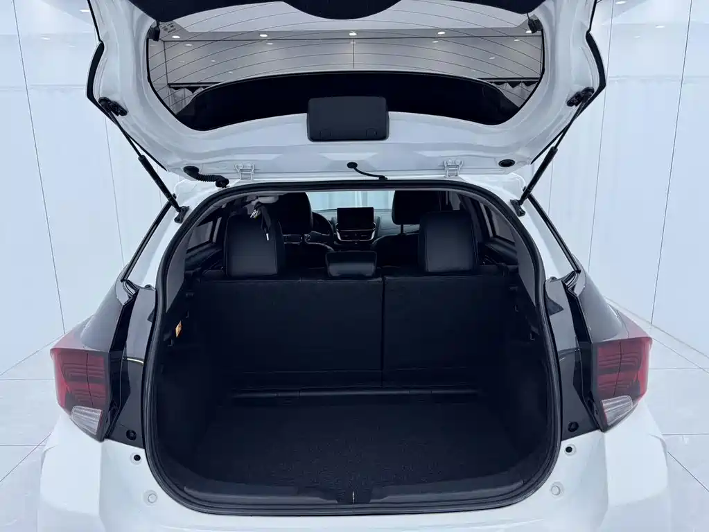 Toyota Yaris L — фото 16