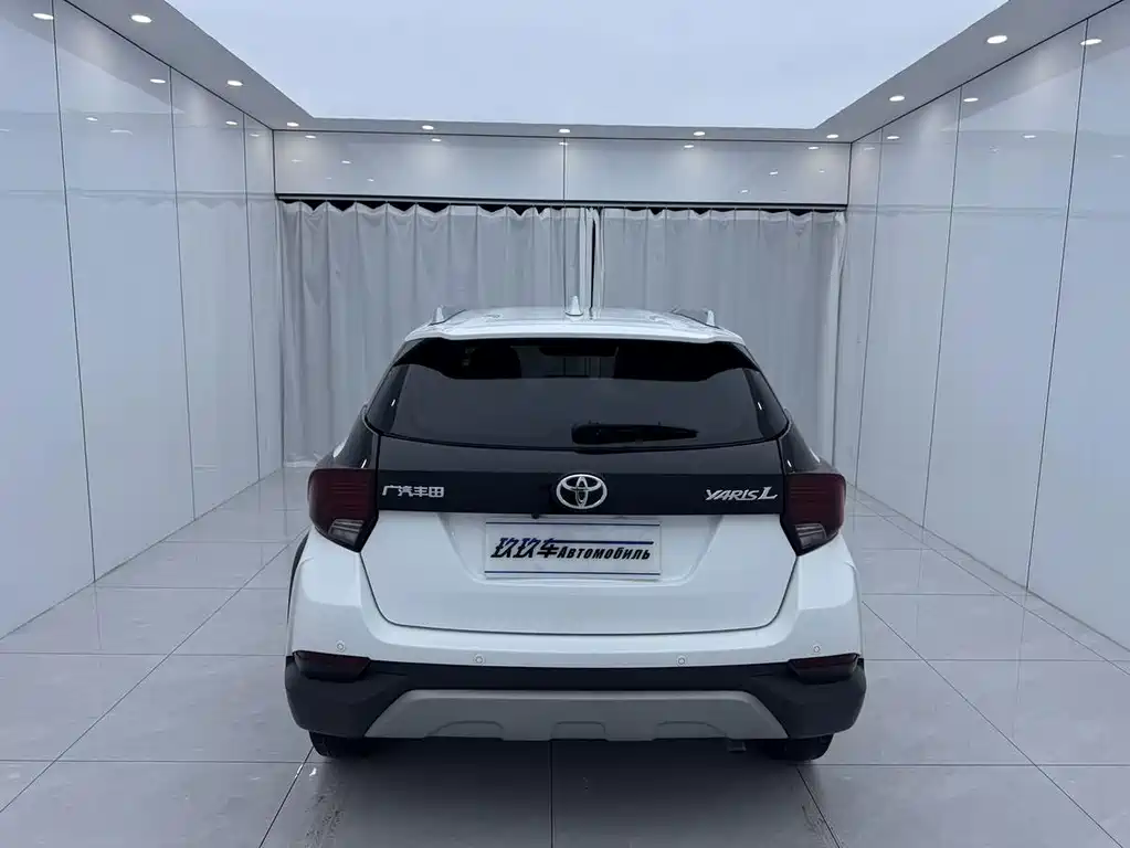 Toyota Yaris L — фото 5