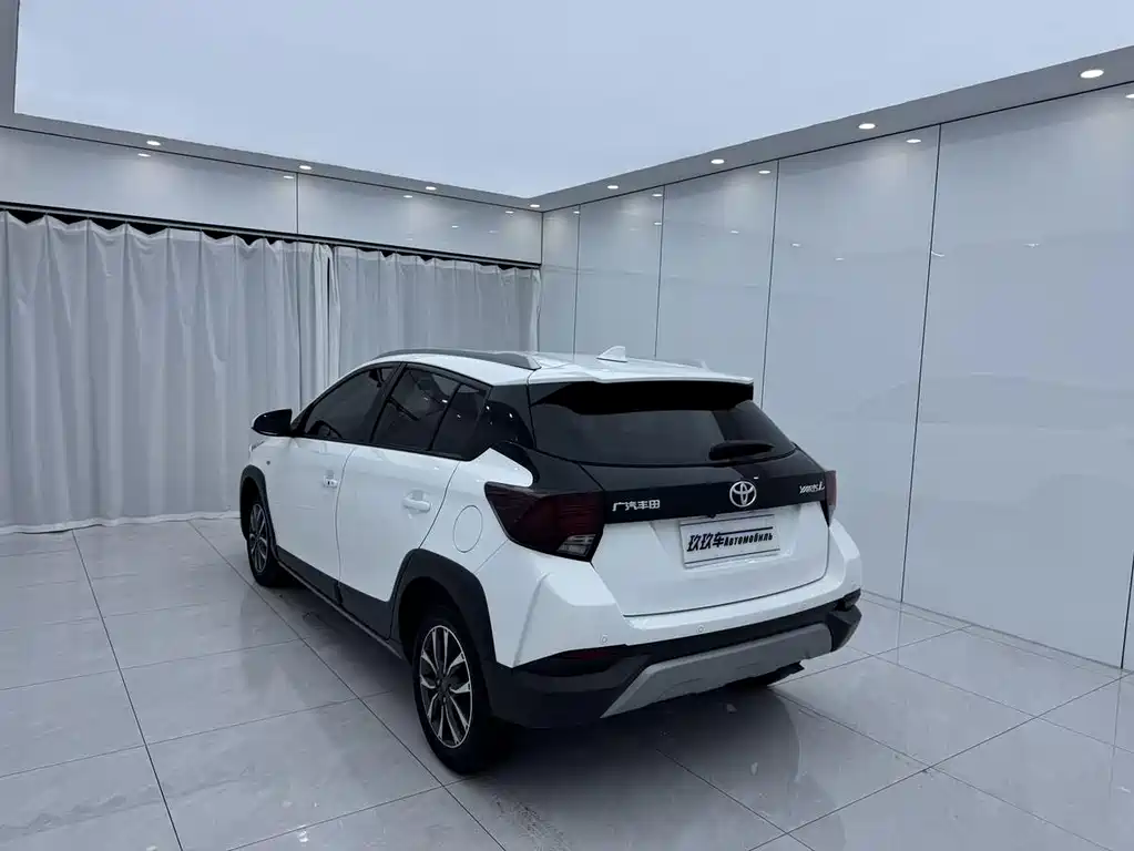 Toyota Yaris L — фото 6
