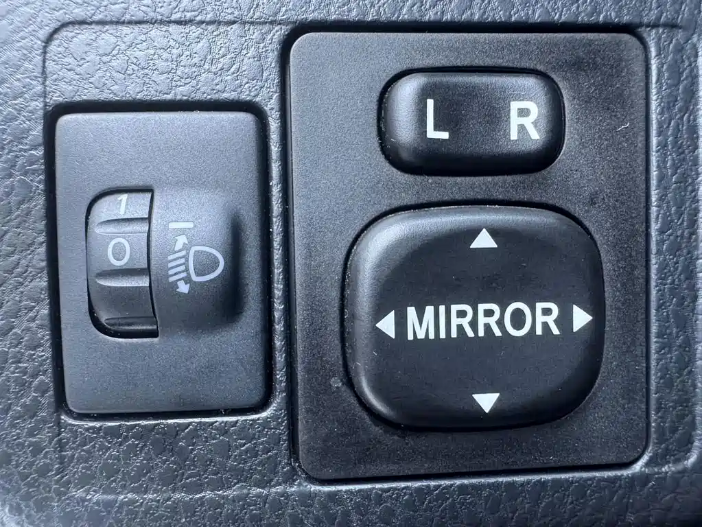 Toyota Yaris L — фото 9