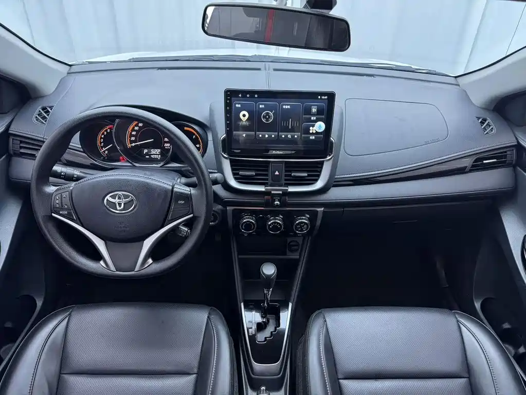 Toyota Yaris L — фото 10