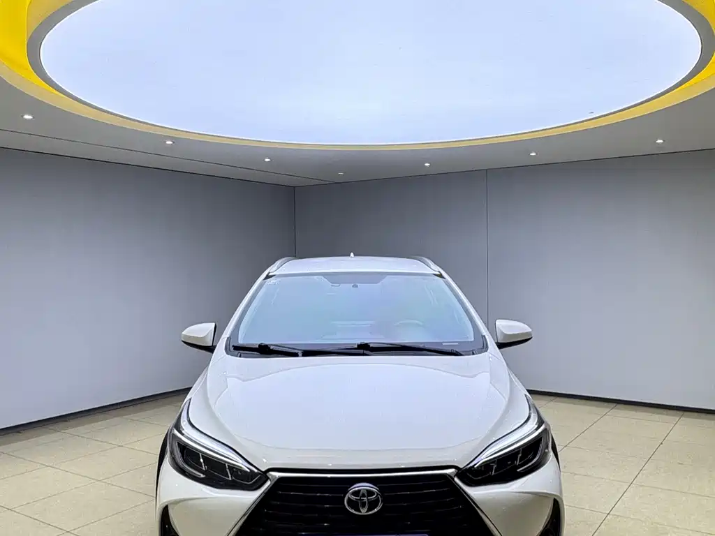 Toyota Yaris L — фото 2