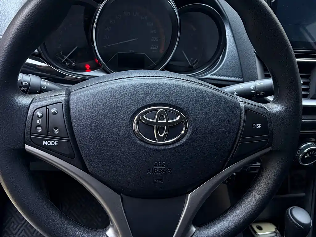 Toyota Yaris L — фото 15