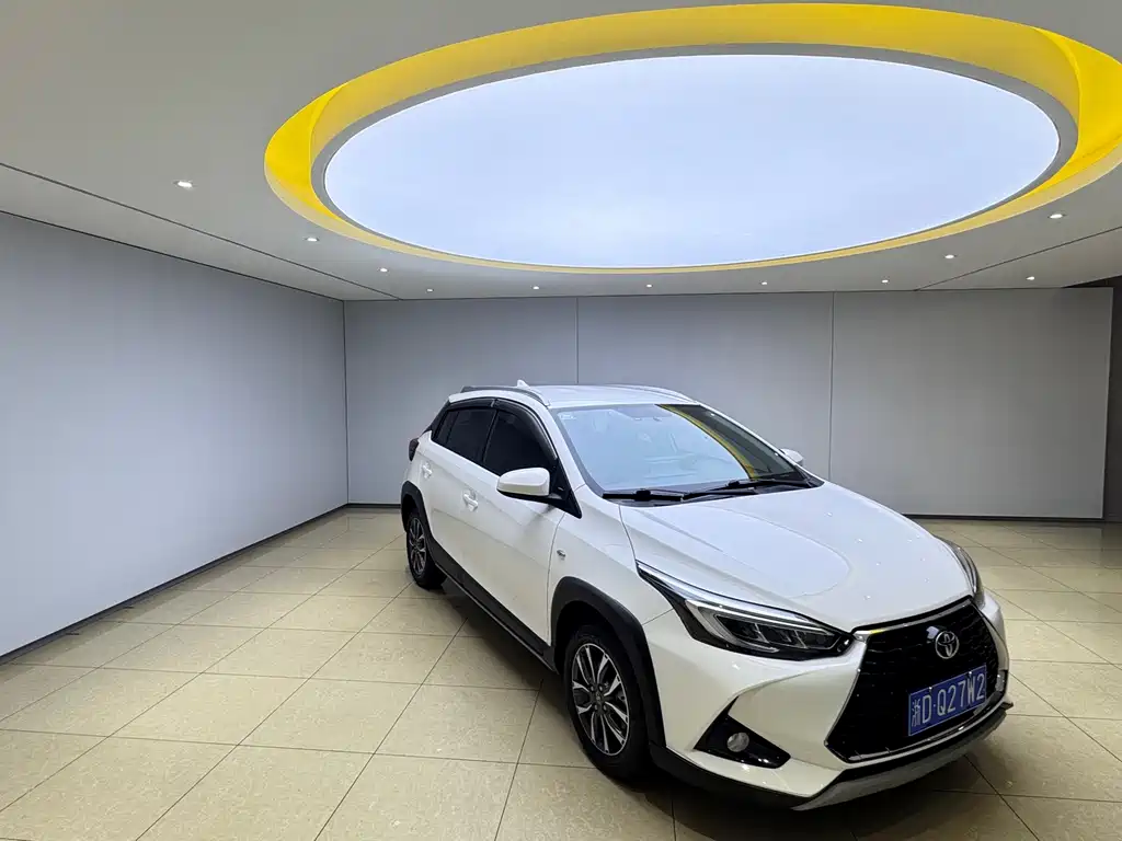 Toyota Yaris L — фото 3