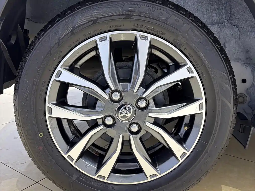Toyota Yaris L — фото 21