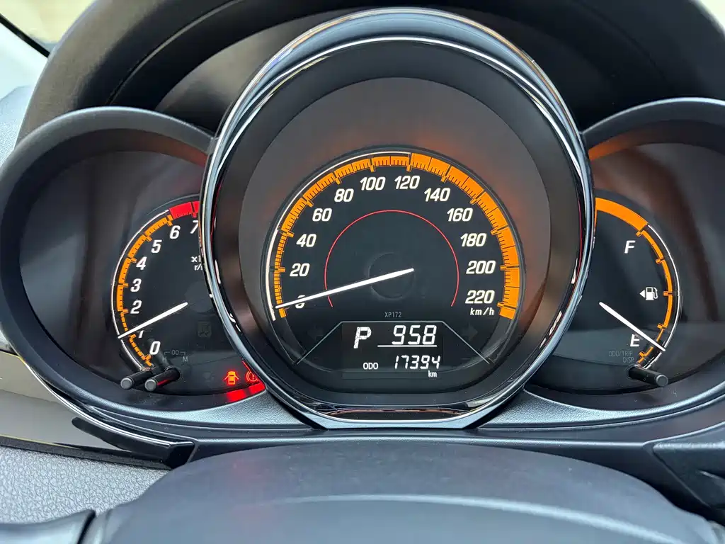 Toyota Yaris L — фото 22