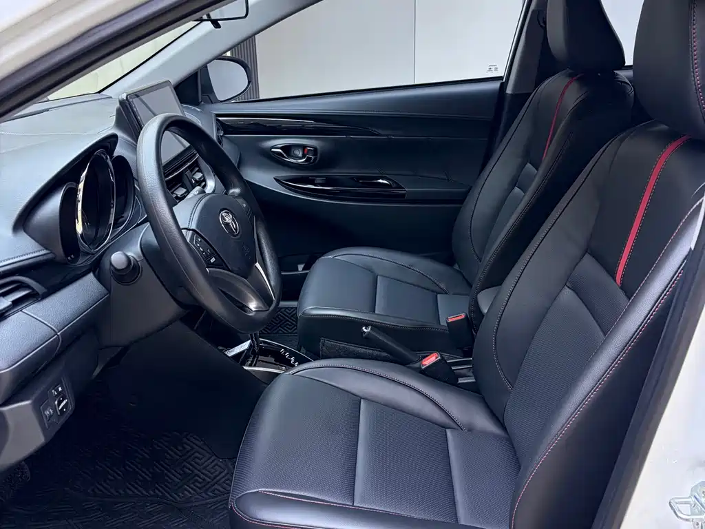 Toyota Yaris L — фото 9