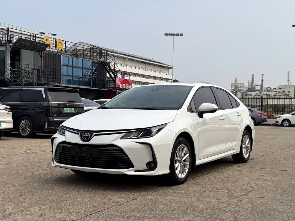 Toyota Corolla — фото 1