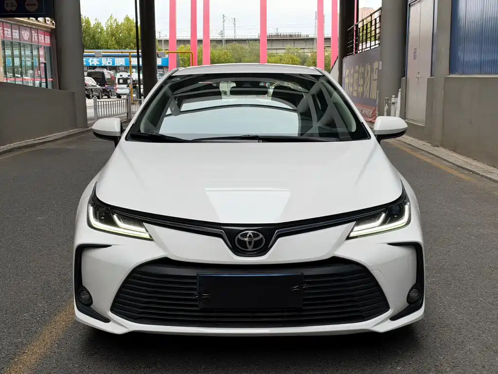 Toyota Corolla — фото 2