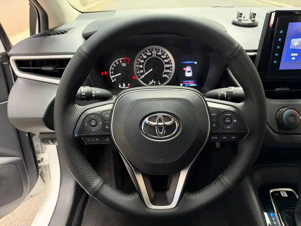 Toyota Corolla — фото 11
