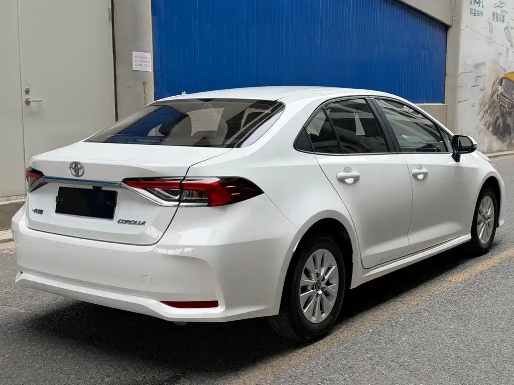 Toyota Corolla — фото 4