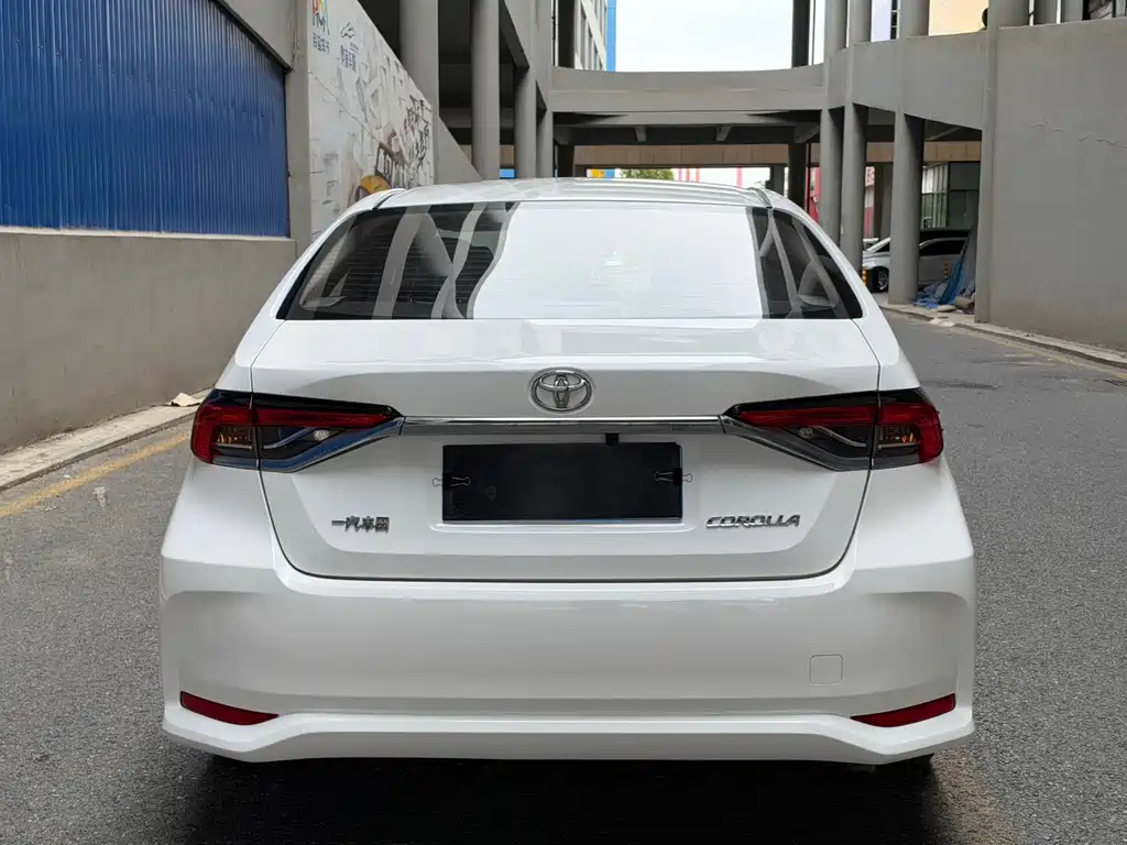 Toyota Corolla — фото 5