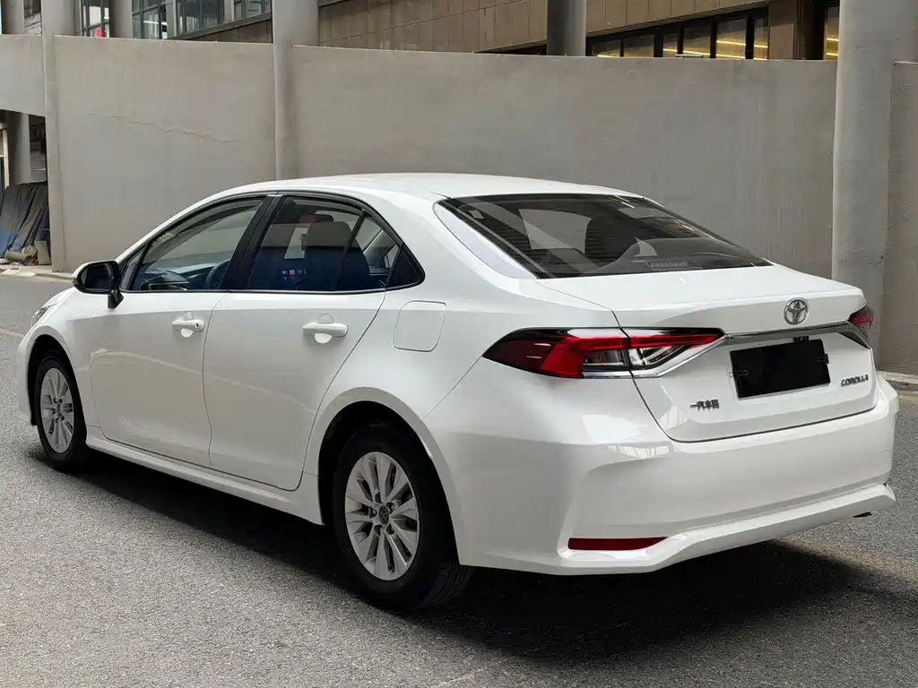 Toyota Corolla — фото 6