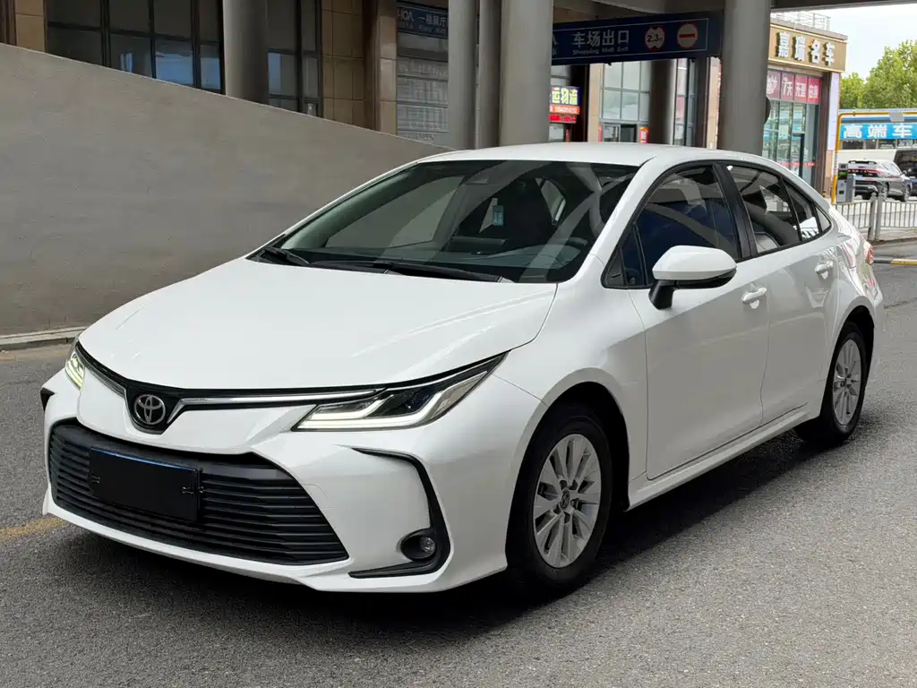 Toyota Corolla — фото 1