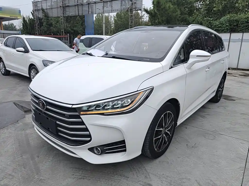 BYD MAX