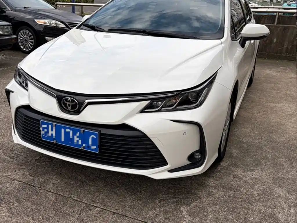 Toyota Corolla — фото 1