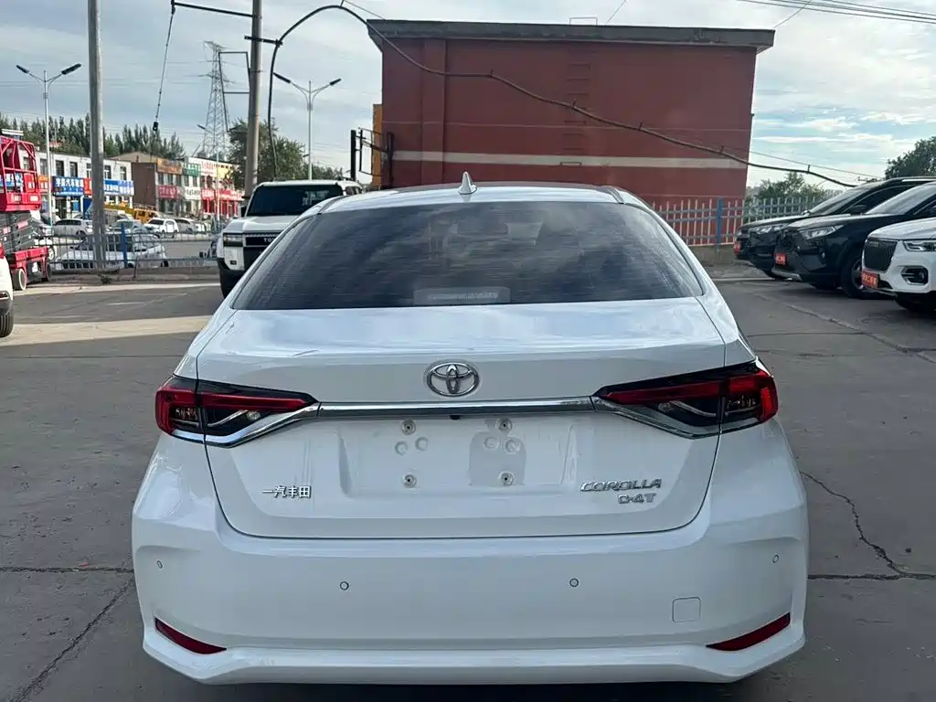 Toyota Corolla — фото 4