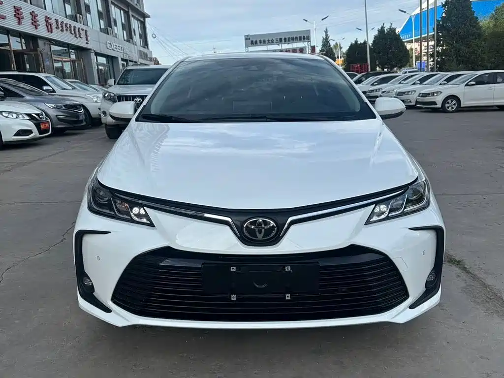 Toyota Corolla — фото 1