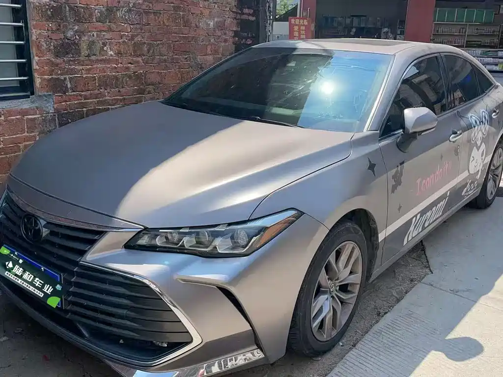 Toyota Avalon — фото 1
