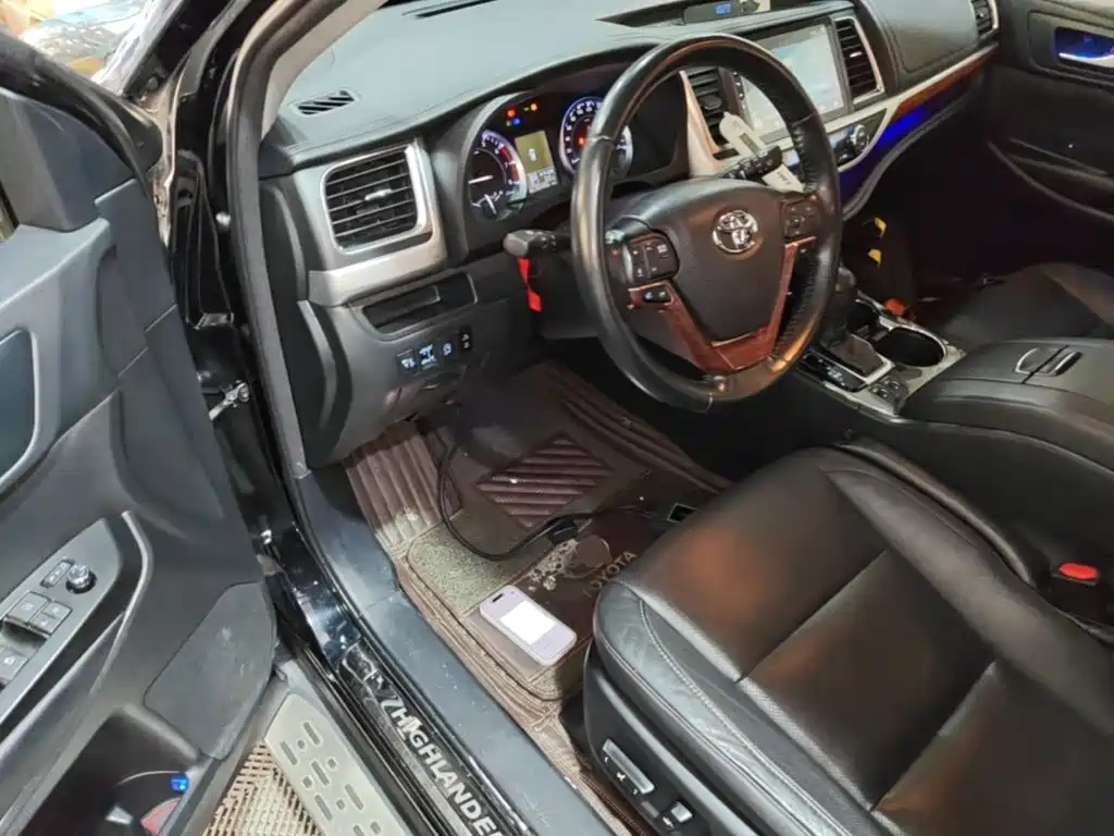 Toyota Highlander — фото 15