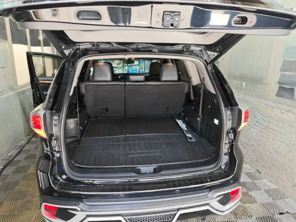 Toyota Highlander — фото 18