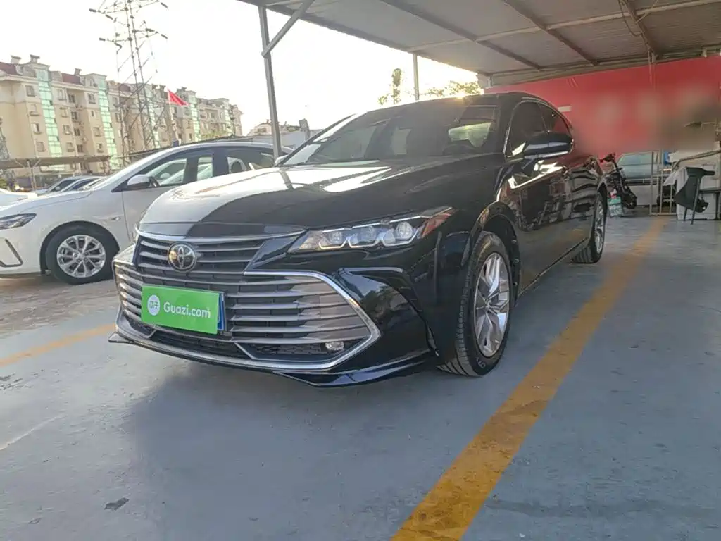 Toyota Avalon — фото 1
